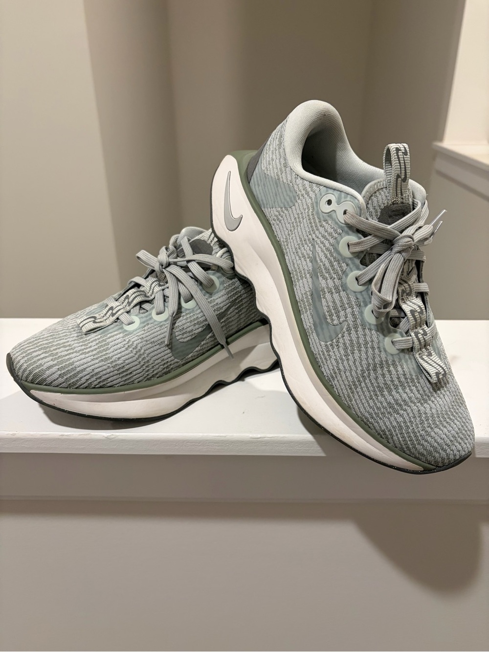 Nike Women's Sneaker Athletic Shoe Sage Green DV-1238 size 6.5